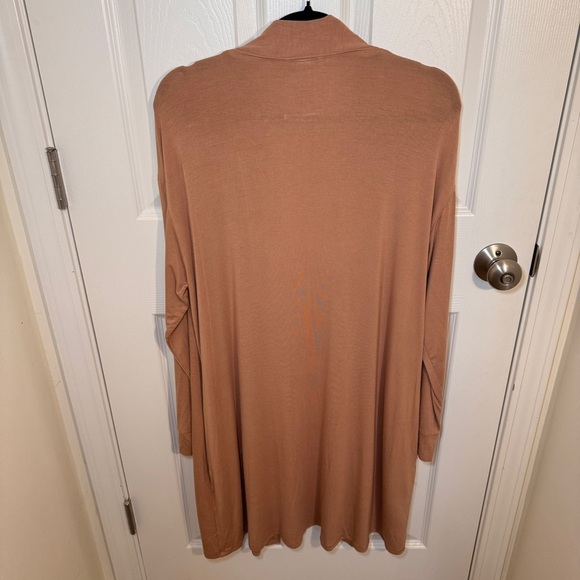 Skims Nude Robe - Picture 4 of 9